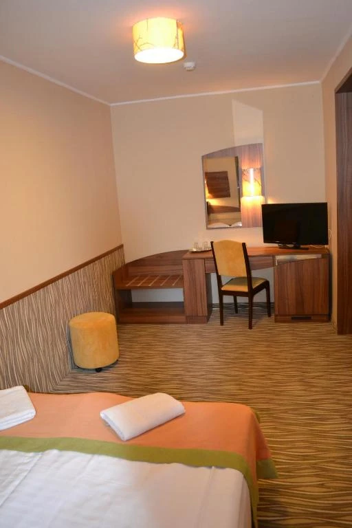 Jula Cazare | Hotel*** (K0002-38) Imaginea poate fi supusă drepturilor de autor. Se recomandă contactarea titularului drepturilor.