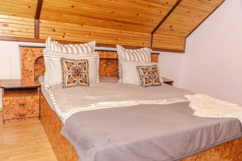 Boga Völgye Szállás | Villa (K0027-9) A kép szerzői jogvédelem alatt állhat. Javasolt a kapcsolatfelvétel a jog tulajdonossal. Boga Völgye Szállás | Villa (K0027-9) A kép szerzői jogvédelem alatt állhat. Javasolt a kapcsolatfelvétel a jog tulajdonossal.