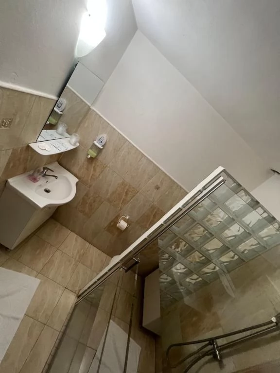 Ocna Șugatag Cazare | Motel (K1006-31) Imaginea poate fi supusă drepturilor de autor. Se recomandă contactarea titularului drepturilor.