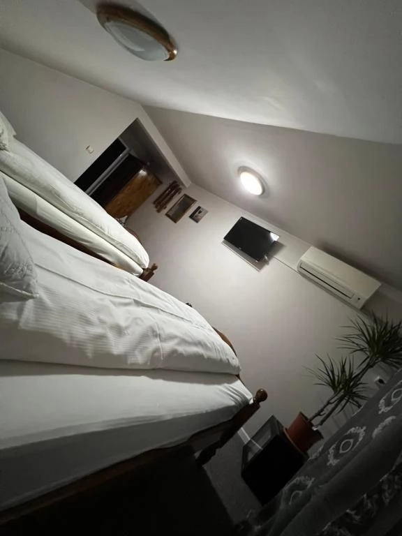 Ocna Șugatag Cazare | Motel (K1006-39) Imaginea poate fi supusă drepturilor de autor. Se recomandă contactarea titularului drepturilor.