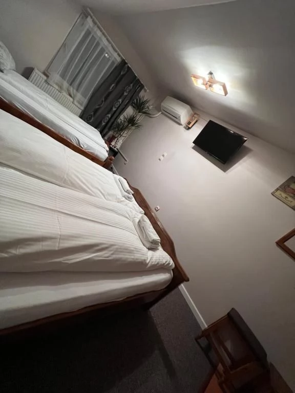 Ocna Șugatag Cazare | Motel (K1006-44) Imaginea poate fi supusă drepturilor de autor. Se recomandă contactarea titularului drepturilor.