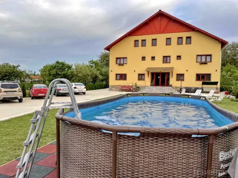 Cristur Cazare | Motel (K1191-1) Imaginea poate fi supusă drepturilor de autor. Se recomandă contactarea titularului drepturilor.