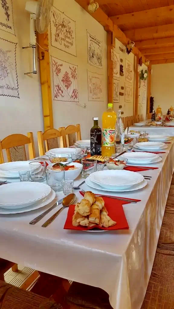 Cristur Cazare | Motel (K1191-4) Imaginea poate fi supusă drepturilor de autor. Se recomandă contactarea titularului drepturilor.