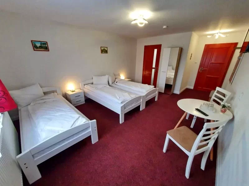 Cristur Cazare | Motel (K1191-23) Imaginea poate fi supusă drepturilor de autor. Se recomandă contactarea titularului drepturilor.