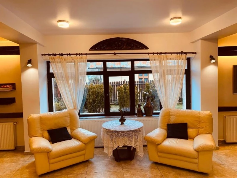 Breaza Cazare | Hotel**** (K0703-4) Imaginea poate fi supusă drepturilor de autor. Se recomandă contactarea titularului drepturilor.