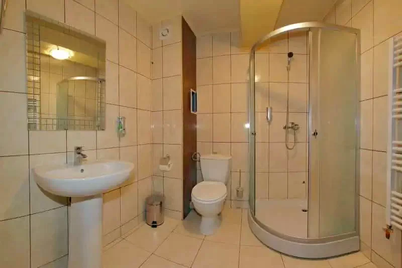 Kiskoh Szállás | Panzió (K0369-15) A kép szerzői jogvédelem alatt állhat. Javasolt a kapcsolatfelvétel a jog tulajdonossal. Kiskoh Szállás | Panzió (K0369-15) A kép szerzői jogvédelem alatt állhat. Javasolt a kapcsolatfelvétel a jog tulajdonossal.