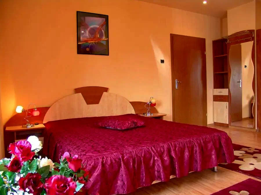  Szállás | Kemping / turistapihenő (K1315-33) A kép szerzői jogvédelem alatt állhat. Javasolt a kapcsolatfelvétel a jog tulajdonossal.