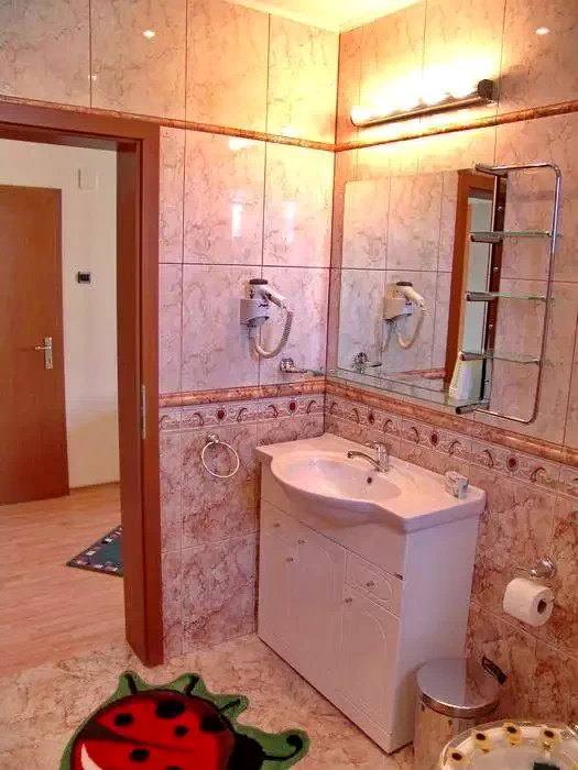  Szállás | Kemping / turistapihenő (K1315-34) A kép szerzői jogvédelem alatt állhat. Javasolt a kapcsolatfelvétel a jog tulajdonossal.