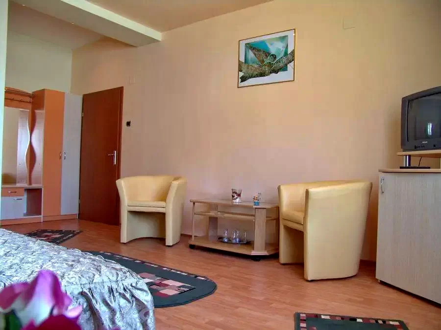  Szállás | Kemping / turistapihenő (K1315-47) A kép szerzői jogvédelem alatt állhat. Javasolt a kapcsolatfelvétel a jog tulajdonossal.