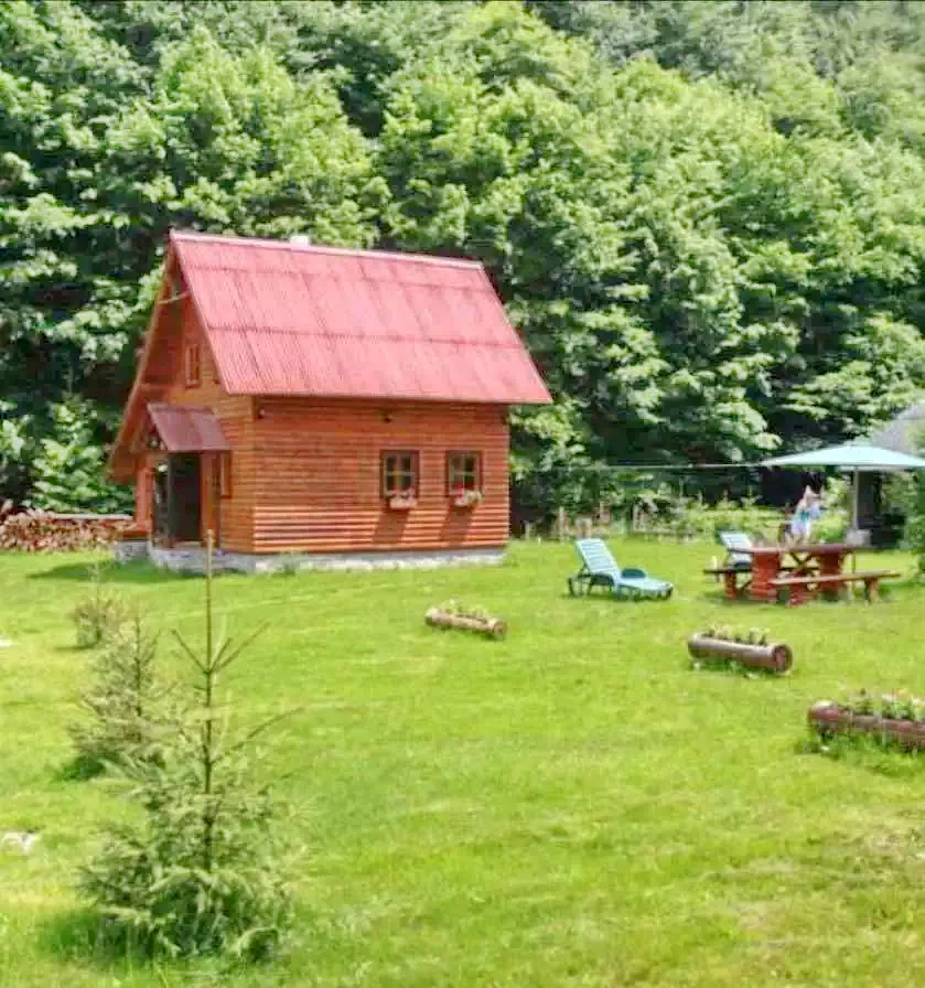 Coada Lacului Lesu Cazare | Sat de vacanță (K0110-14) Imaginea poate fi supusă drepturilor de autor. Se recomandă contactarea titularului drepturilor.