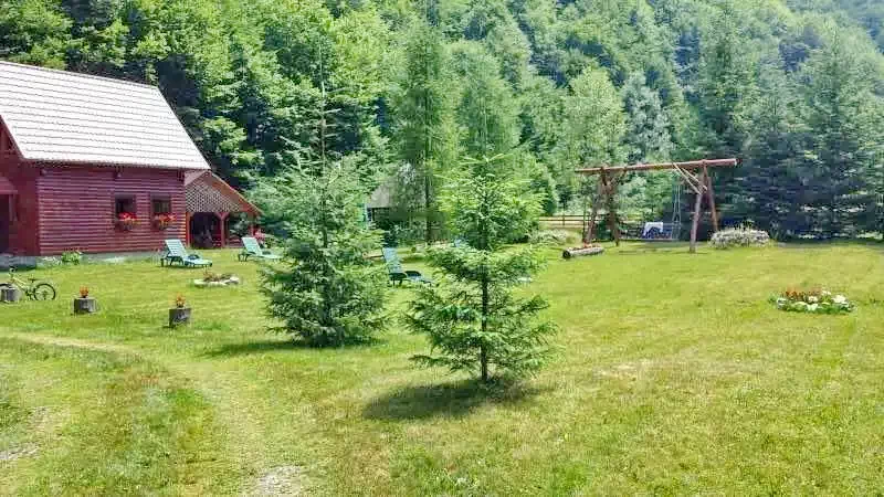 Coada Lacului Lesu Cazare | Motel (K0108-1) Imaginea poate fi supusă drepturilor de autor. Se recomandă contactarea titularului drepturilor.