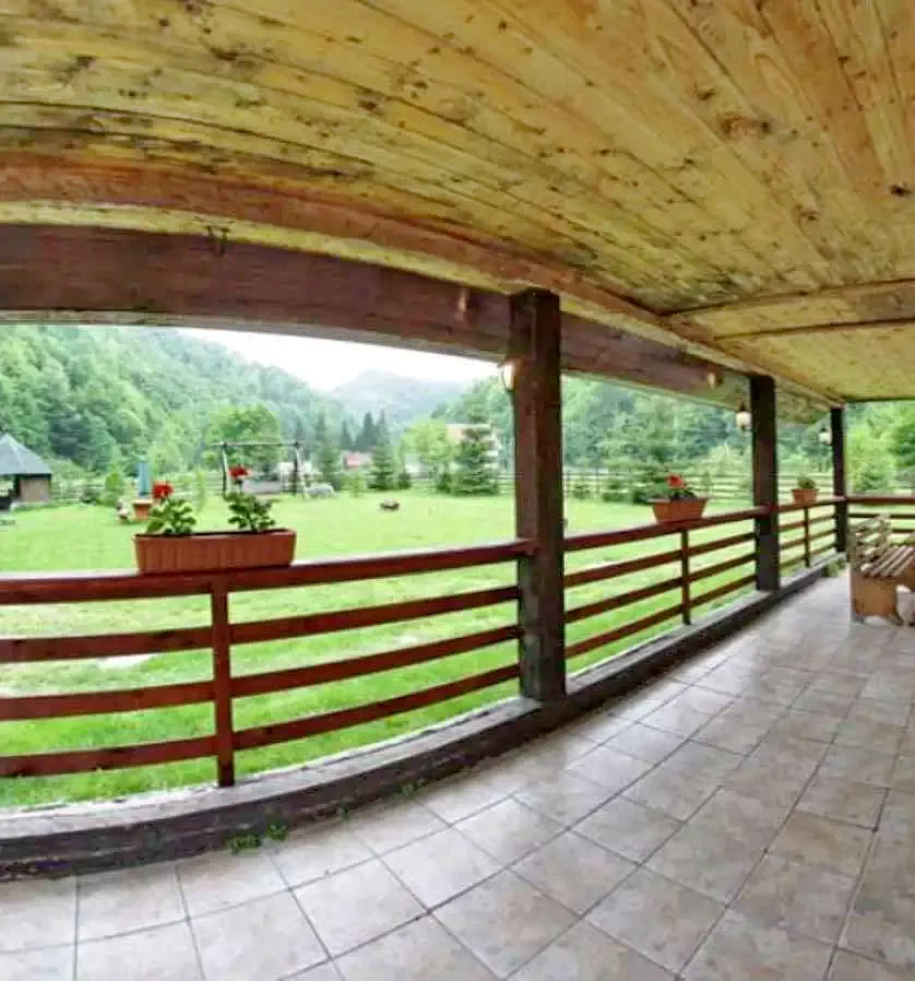 Coada Lacului Lesu Cazare | Motel (K0107-13) Imaginea poate fi supusă drepturilor de autor. Se recomandă contactarea titularului drepturilor.