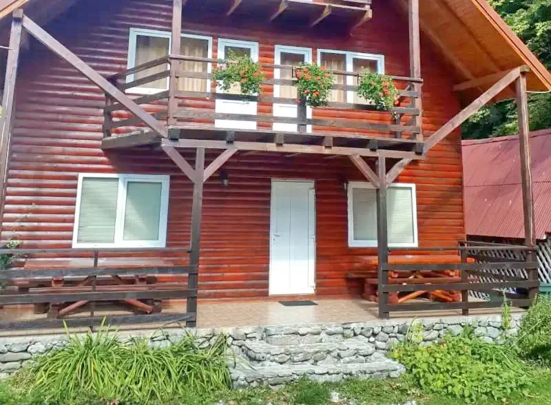 Coada Lacului Lesu Cazare | Motel (K0107-16) Imaginea poate fi supusă drepturilor de autor. Se recomandă contactarea titularului drepturilor.