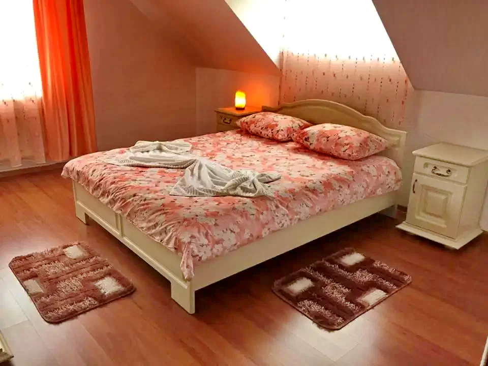 Călățele Cazare | Sat de vacanță (K0641-13) Imaginea poate fi supusă drepturilor de autor. Se recomandă contactarea titularului drepturilor.