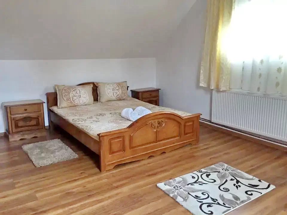 Călățele Cazare | Sat de vacanță (K0641-16) Imaginea poate fi supusă drepturilor de autor. Se recomandă contactarea titularului drepturilor.