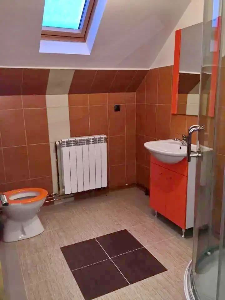 Călățele Cazare | Sat de vacanță (K0641-25) Imaginea poate fi supusă drepturilor de autor. Se recomandă contactarea titularului drepturilor.