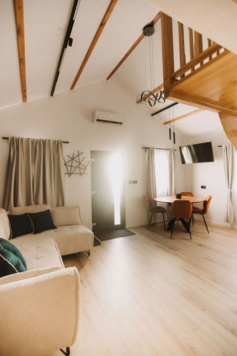 Vlăhița Cazare | Sat de vacanță (K0508-18) Imaginea poate fi supusă drepturilor de autor. Se recomandă contactarea titularului drepturilor.