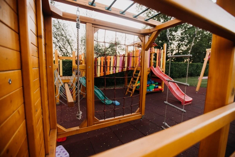 Vlăhița Cazare | Sat de vacanță (K0508-110) Imaginea poate fi supusă drepturilor de autor. Se recomandă contactarea titularului drepturilor.