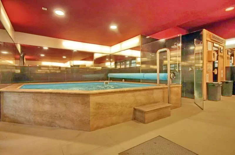 Cazare Gyula / Corvin Hotel *** & Apartmanok. Imaginea poate fi supusă drepturilor de autor. Se recomandă contactarea titularului drepturilor.