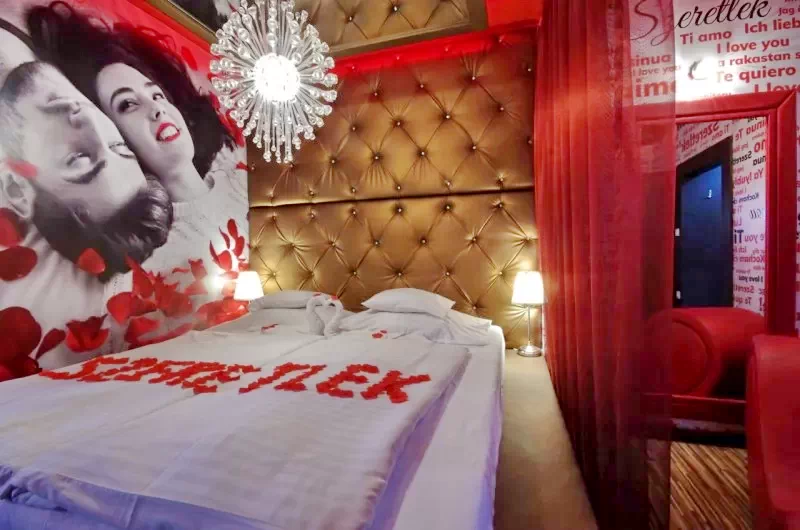 Cazare Gyula / Corvin Hotel *** & Apartmanok. Imaginea poate fi supusă drepturilor de autor. Se recomandă contactarea titularului drepturilor.