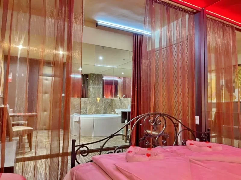 Cazare Gyula / Corvin Hotel *** & Apartmanok. Imaginea poate fi supusă drepturilor de autor. Se recomandă contactarea titularului drepturilor.