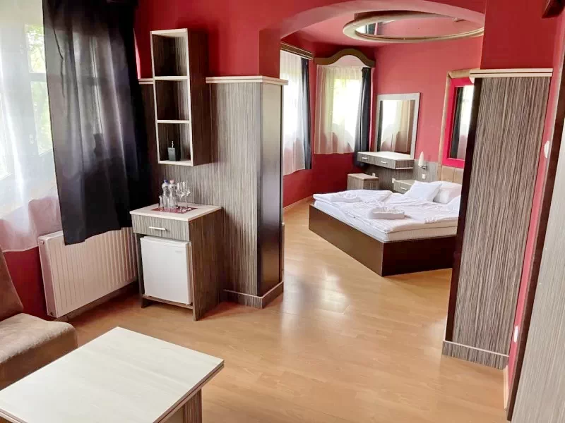 Cazare Gyula / Corvin Hotel *** & Apartmanok. Imaginea poate fi supusă drepturilor de autor. Se recomandă contactarea titularului drepturilor.