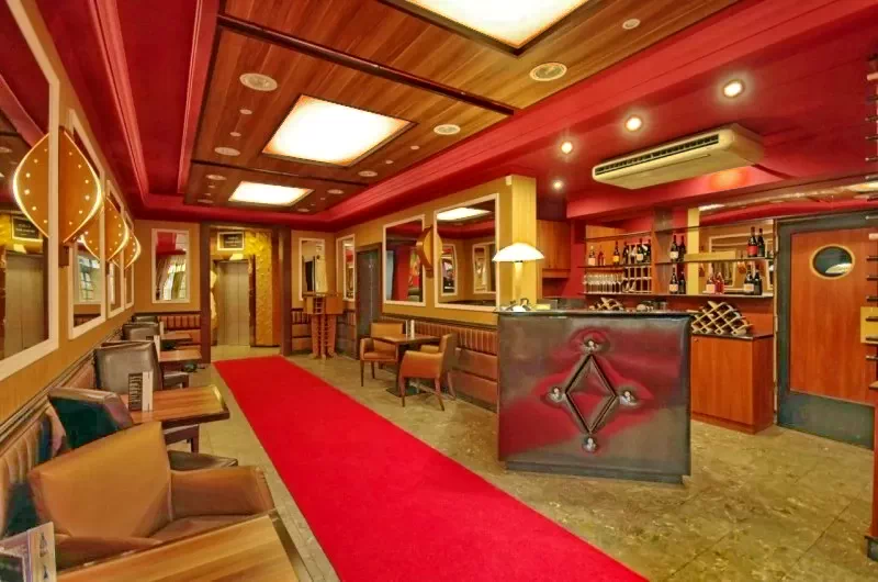 Cazare Gyula / Corvin Hotel *** & Apartmanok. Imaginea poate fi supusă drepturilor de autor. Se recomandă contactarea titularului drepturilor.