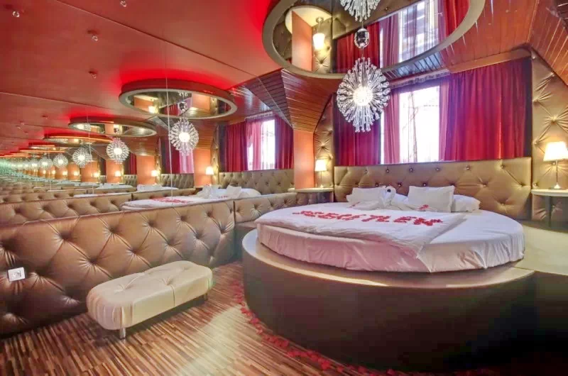 Cazare Gyula / Corvin Hotel *** & Apartmanok. Imaginea poate fi supusă drepturilor de autor. Se recomandă contactarea titularului drepturilor.