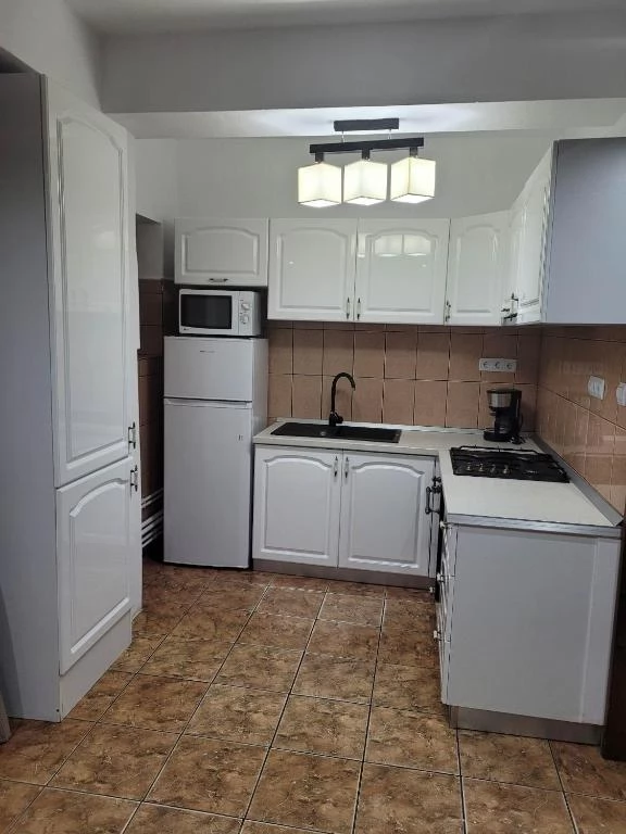 Cârțișoara Cazare | Pensiune (K1487-3) Imaginea poate fi supusă drepturilor de autor. Se recomandă contactarea titularului drepturilor. Cârțișoara Cazare | Pensiune (K1487-3) Imaginea poate fi supusă drepturilor de autor. Se recomandă contactarea titularului drepturilor.