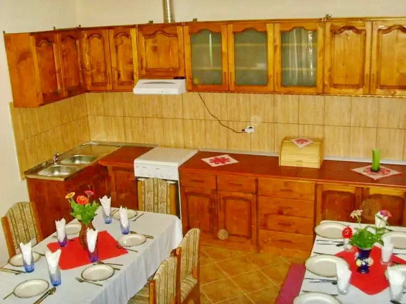 Torja Szállás | Motel (K1266-6) A kép szerzői jogvédelem alatt állhat. Javasolt a kapcsolatfelvétel a jog tulajdonossal.