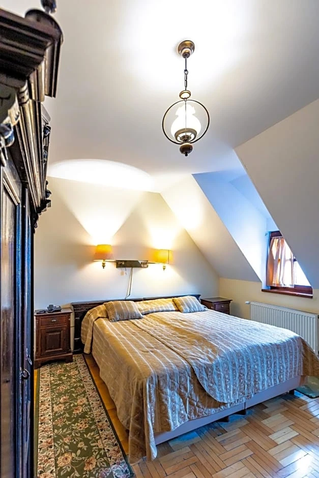 Sighișoara Cazare | Hotel*** (K1187-36) Imaginea poate fi supusă drepturilor de autor. Se recomandă contactarea titularului drepturilor.