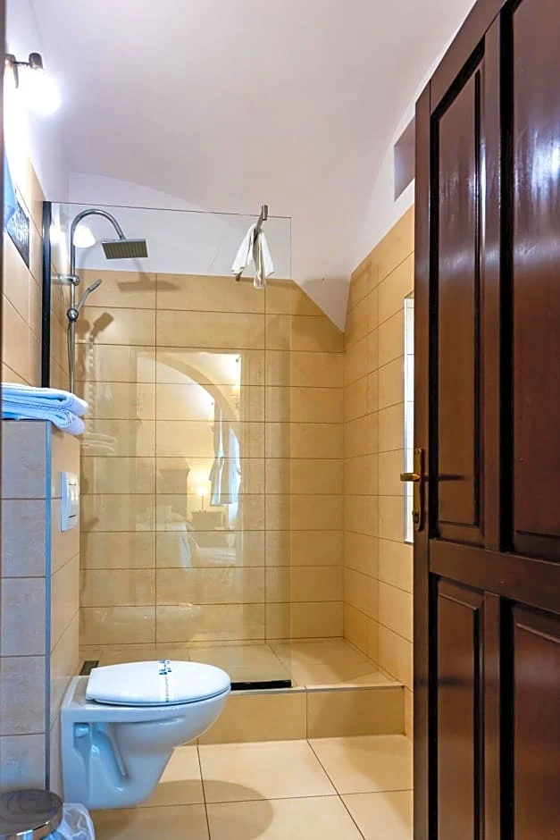 Sighișoara Cazare | Hotel*** (K1187-38) Imaginea poate fi supusă drepturilor de autor. Se recomandă contactarea titularului drepturilor.
