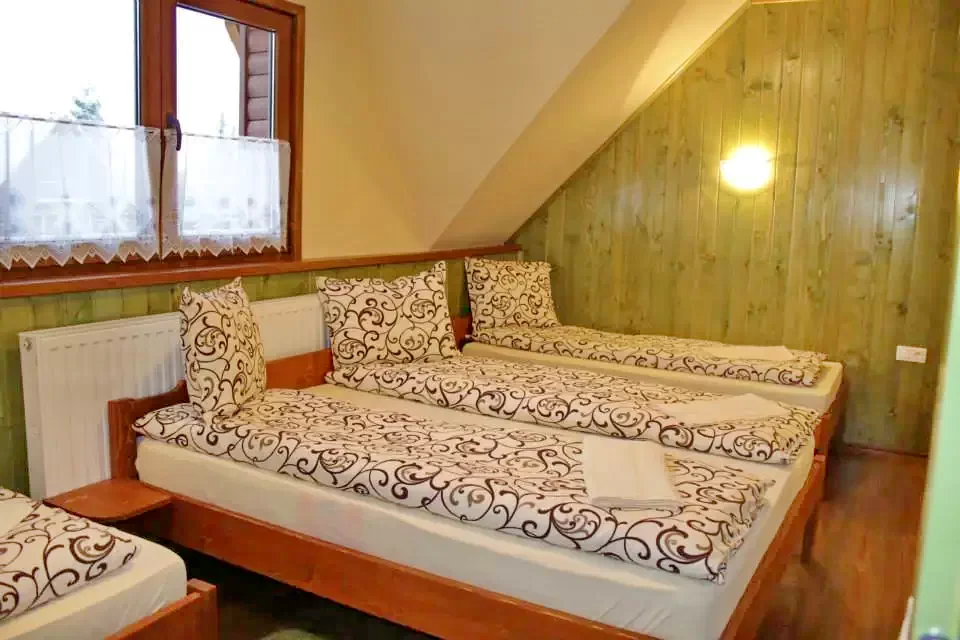 Harghita-Băi Cazare | Cabană (K1204-18) Imaginea poate fi supusă drepturilor de autor. Se recomandă contactarea titularului drepturilor. Harghita-Băi Cazare | Cabană (K1204-18) Imaginea poate fi supusă drepturilor de autor. Se recomandă contactarea titularului drepturilor.