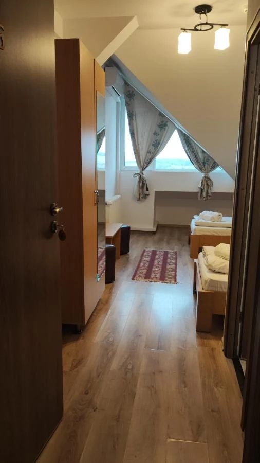 Hațeg Cazare | Hotel*** (K1547-21) Imaginea poate fi supusă drepturilor de autor. Se recomandă contactarea titularului drepturilor.