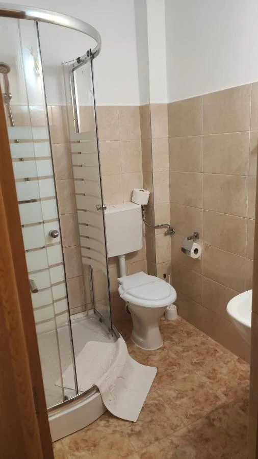 Hațeg Cazare | Hotel*** (K1547-52) Imaginea poate fi supusă drepturilor de autor. Se recomandă contactarea titularului drepturilor.