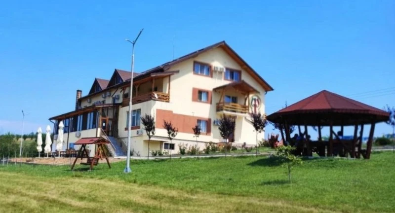 Hațeg Cazare | Hotel*** (K1547-80) Imaginea poate fi supusă drepturilor de autor. Se recomandă contactarea titularului drepturilor.