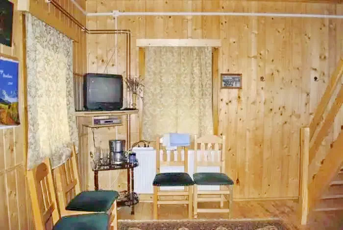 Gilău Cazare | Sat de vacanță (K0893-4) Imaginea poate fi supusă drepturilor de autor. Se recomandă contactarea titularului drepturilor.