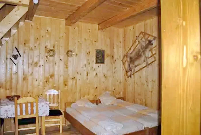 Gilău Cazare | Sat de vacanță (K0893-10) Imaginea poate fi supusă drepturilor de autor. Se recomandă contactarea titularului drepturilor.