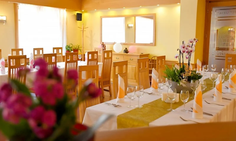 Odorheiu Secuiesc Cazare | Hotel**** (K0756-45) Imaginea poate fi supusă drepturilor de autor. Se recomandă contactarea titularului drepturilor. Odorheiu Secuiesc Cazare | Hotel**** (K0756-45) Imaginea poate fi supusă drepturilor de autor. Se recomandă contactarea titularului drepturilor.