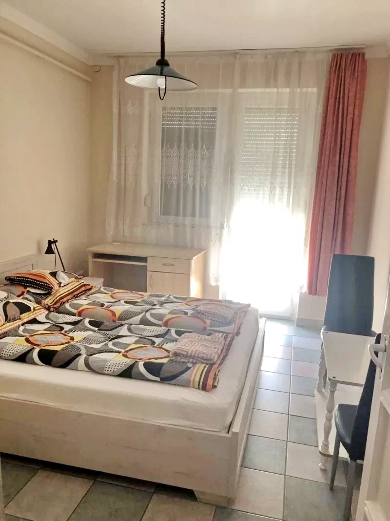  Cazare | Sat de vacanță (K0202-8) Imaginea poate fi supusă drepturilor de autor. Se recomandă contactarea titularului drepturilor.