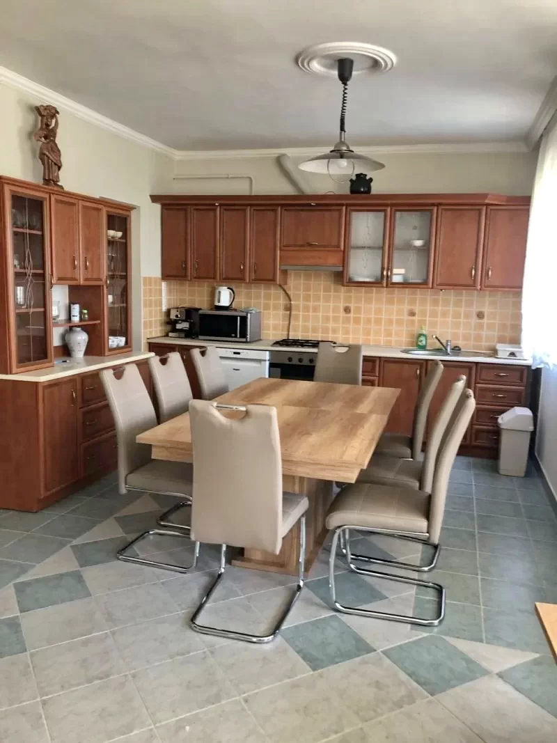  Cazare | Sat de vacanță (K0202-13) Imaginea poate fi supusă drepturilor de autor. Se recomandă contactarea titularului drepturilor.