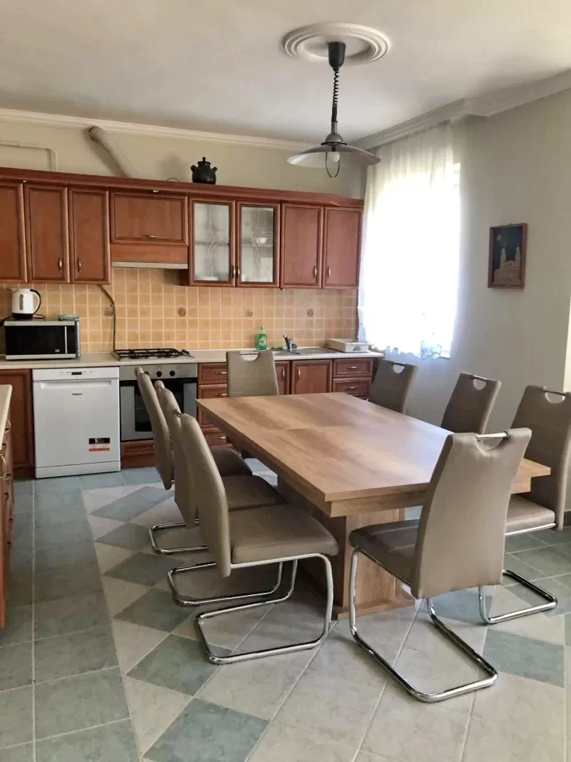  Cazare | Sat de vacanță (K0202-16) Imaginea poate fi supusă drepturilor de autor. Se recomandă contactarea titularului drepturilor.