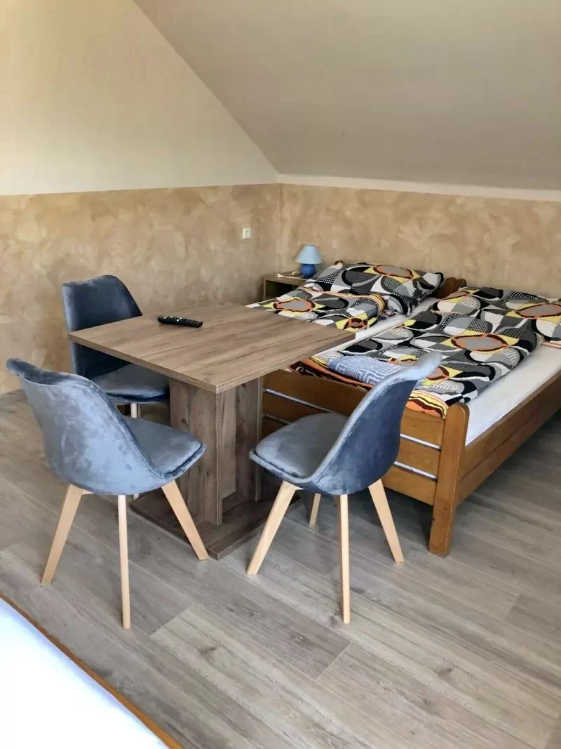  Cazare | Sat de vacanță (K0202-24) Imaginea poate fi supusă drepturilor de autor. Se recomandă contactarea titularului drepturilor.