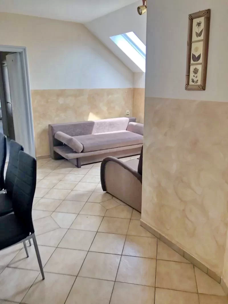  Cazare | Sat de vacanță (K0202-29) Imaginea poate fi supusă drepturilor de autor. Se recomandă contactarea titularului drepturilor.