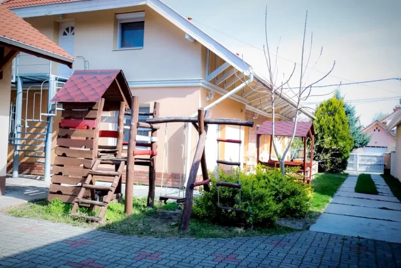 Hajdúszoboszló Szállás | Üdülőfalu (K0202-34) A kép szerzői jogvédelem alatt állhat. Javasolt a kapcsolatfelvétel a jog tulajdonossal.