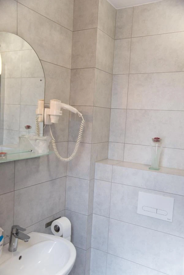 Nagyszeben Szállás | Motel (K0566-24) A kép szerzői jogvédelem alatt állhat. Javasolt a kapcsolatfelvétel a jog tulajdonossal.