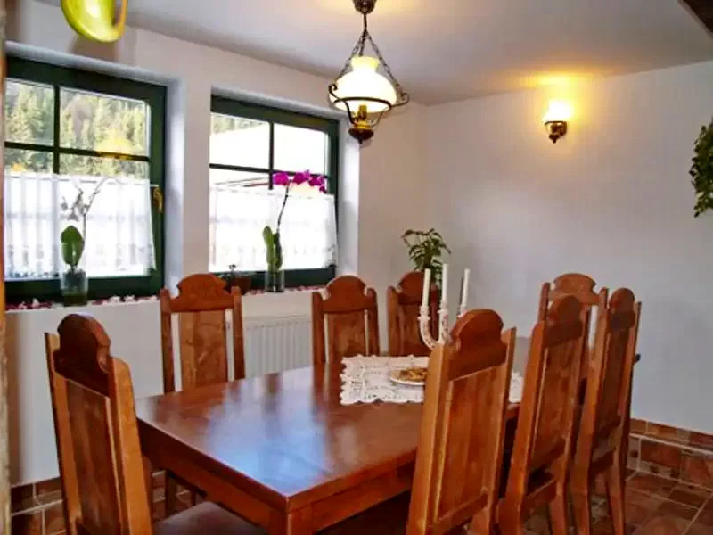 Izvoare Cazare | Cabană (K0722-12) Imaginea poate fi supusă drepturilor de autor. Se recomandă contactarea titularului drepturilor. Izvoare Cazare | Cabană (K0722-12) Imaginea poate fi supusă drepturilor de autor. Se recomandă contactarea titularului drepturilor.