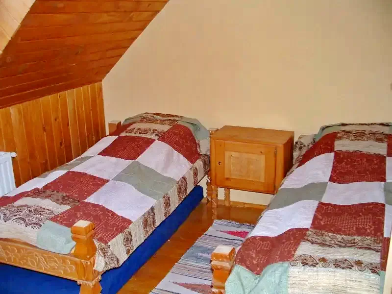 Izvoare Cazare | Sat de vacanță (K0722-21) Imaginea poate fi supusă drepturilor de autor. Se recomandă contactarea titularului drepturilor.