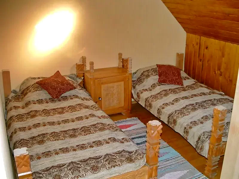 Izvoare Cazare | Sat de vacanță (K0722-25) Imaginea poate fi supusă drepturilor de autor. Se recomandă contactarea titularului drepturilor.