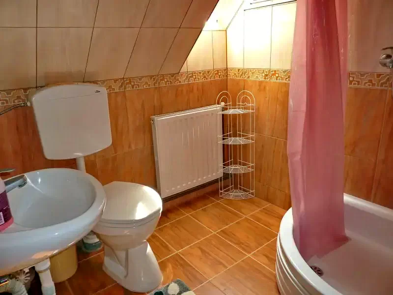 Izvoare Cazare | Sat de vacanță (K0722-26) Imaginea poate fi supusă drepturilor de autor. Se recomandă contactarea titularului drepturilor.